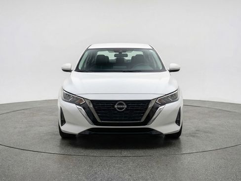 Used 2025 Nissan Sentra SV image 2