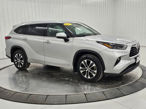 Used 2022 Toyota Highlander XLE image 7