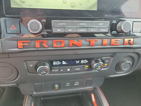 Used 2025 Nissan Frontier Pro-X RWD image 17