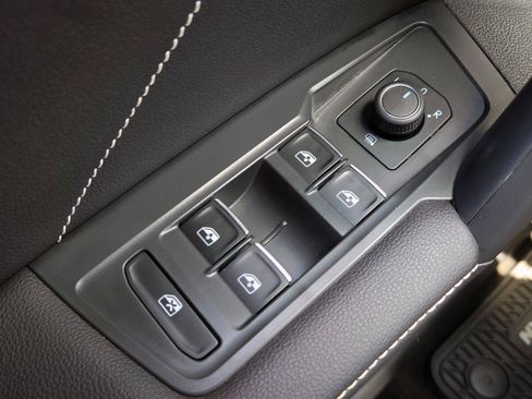 Certified 2024 Volkswagen Tiguan SE R-Line FWD image 21