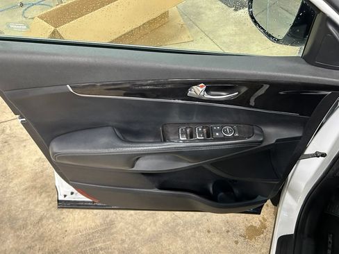 Used 2017 Kia Sorento AWD image 13