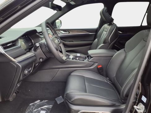 New 2025 Jeep Grand Cherokee Overland w/ Adv Protech Group III AWD/4WD image 9