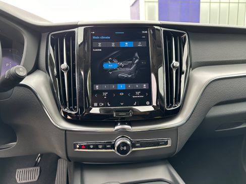 Used 2025 Volvo XC60 B5 Core w/ Protection Package Premier image 11