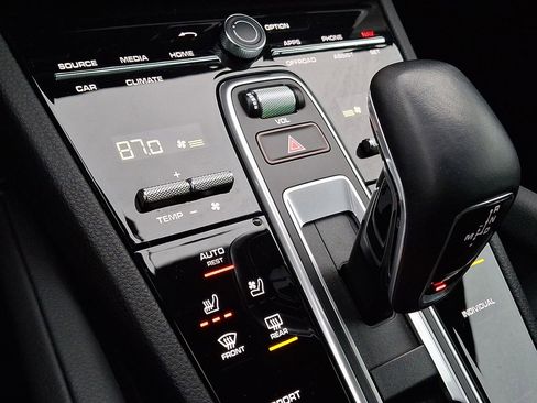 Used 2023 Porsche Cayenne w/ Premium Package image 13