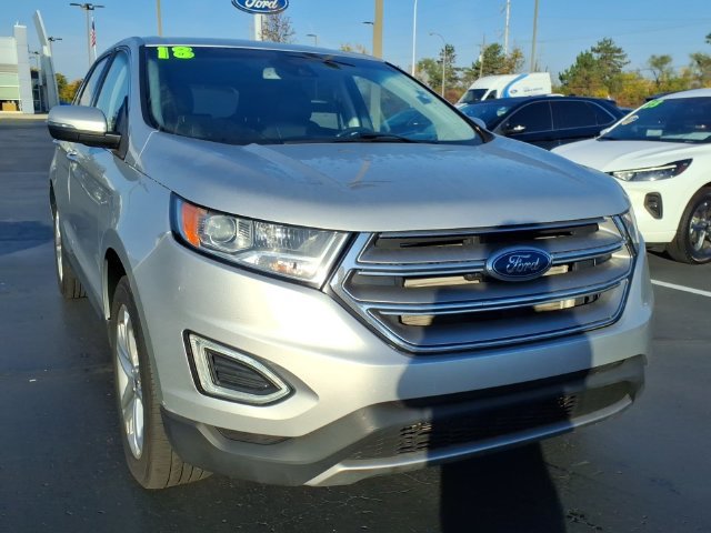 Used 2018 Ford Edge Titanium w/ Ford Safe & Smart Package AWD/4WD image 3
