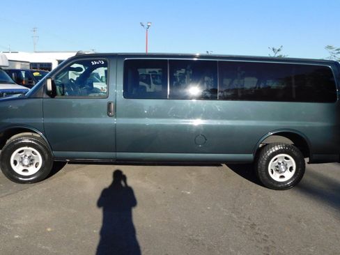 Used 2017 Chevrolet Express 3500 LT w/ LT Preferred Equipment Group image 4