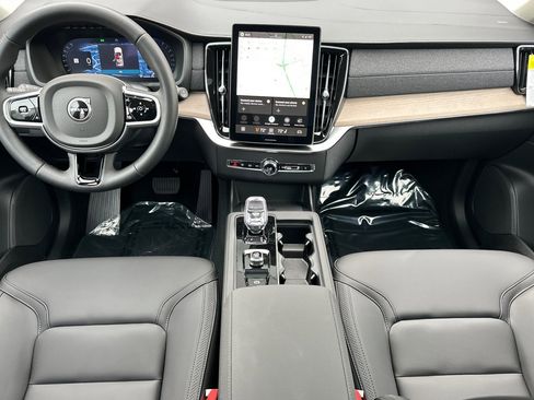 New 2026 Volvo XC90 B5 Core image 11