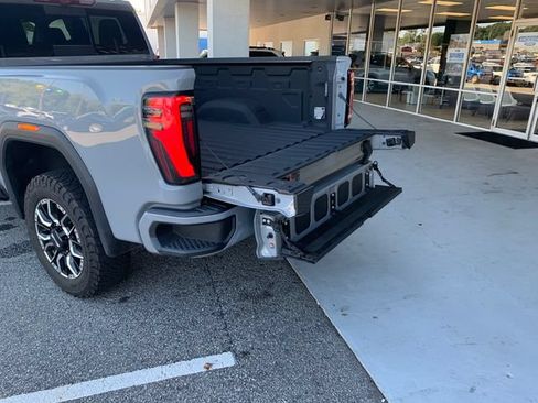 Used 2024 GMC Sierra 2500 AT4 w/ AT4 Premium Plus Package AWD/4WD image 11