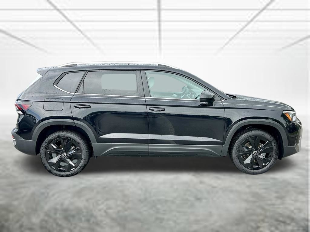 New 2026 Volkswagen Taos SE FWD image 4
