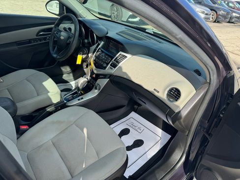 Used 2015 Chevrolet Cruze LT image 10