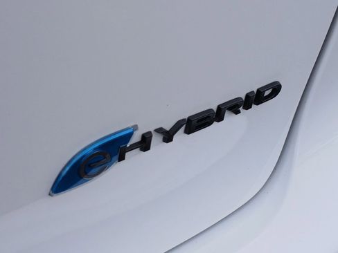 Used 2024 Chrysler Pacifica Premium FWD image 33