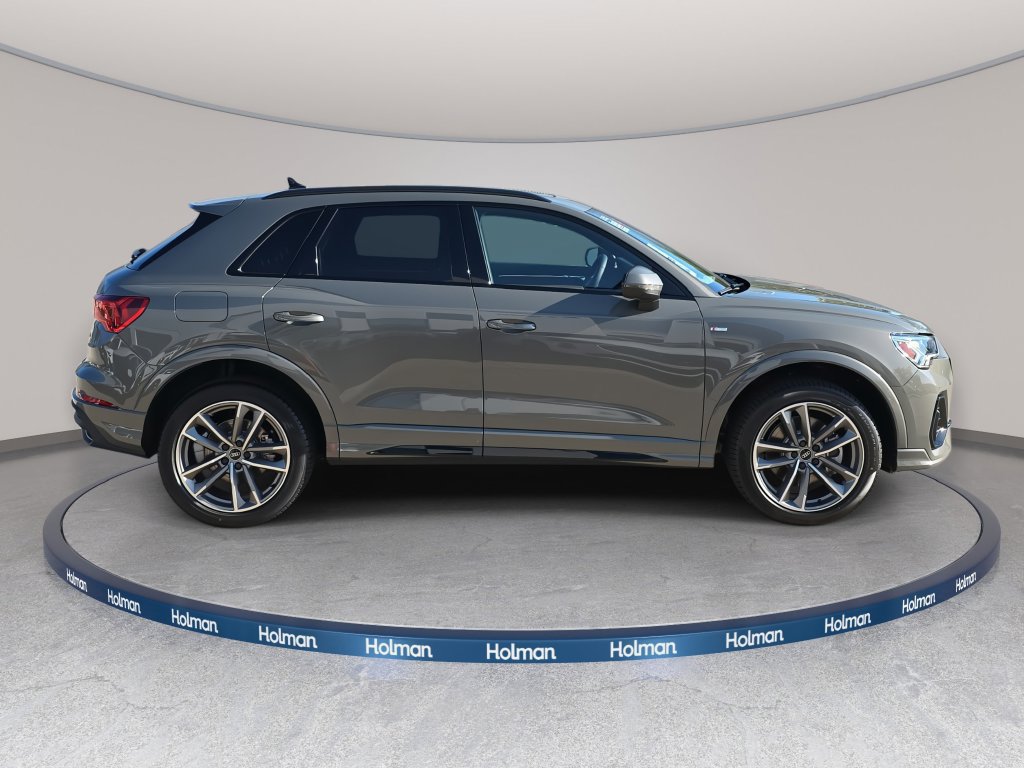 Used 2025 Audi Q3 2.0T Premium w/ Convenience Package AWD/4WD image 2