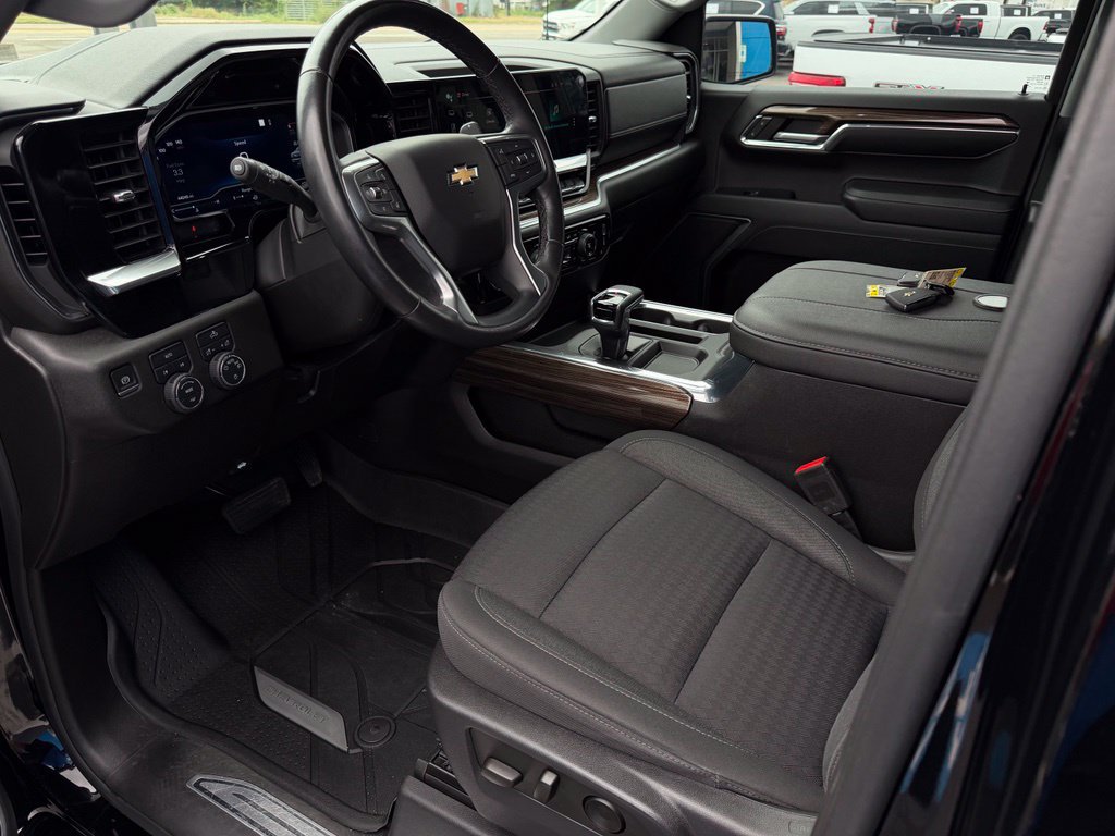 Used 2023 Chevrolet Silverado 1500 LT AWD/4WD image 11