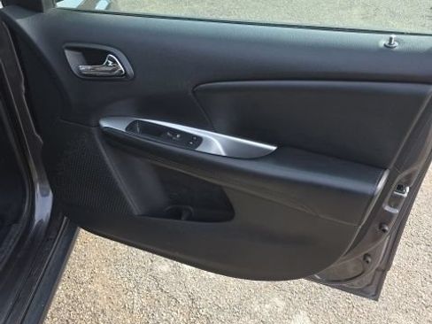 Used 2018 Dodge Journey SE w/ Popular Equipment Group FWD image 29