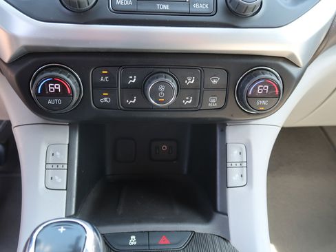Used 2018 GMC Acadia SLT AWD/4WD image 30