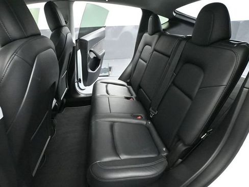 Used 2022 Tesla Model Y Long Range image 32