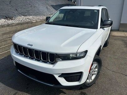 Certified 2022 Jeep Grand Cherokee Laredo w/ Luxury Tech Group I