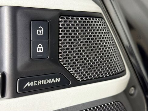 Used 2024 Land Rover Defender 110 S image 23