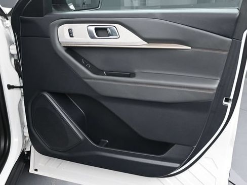 Certified 2025 Ford Explorer Active AWD/4WD image 11