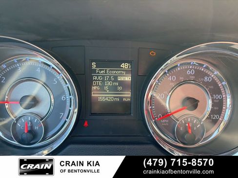 Used 2016 Chrysler Town & Country Touring image 21