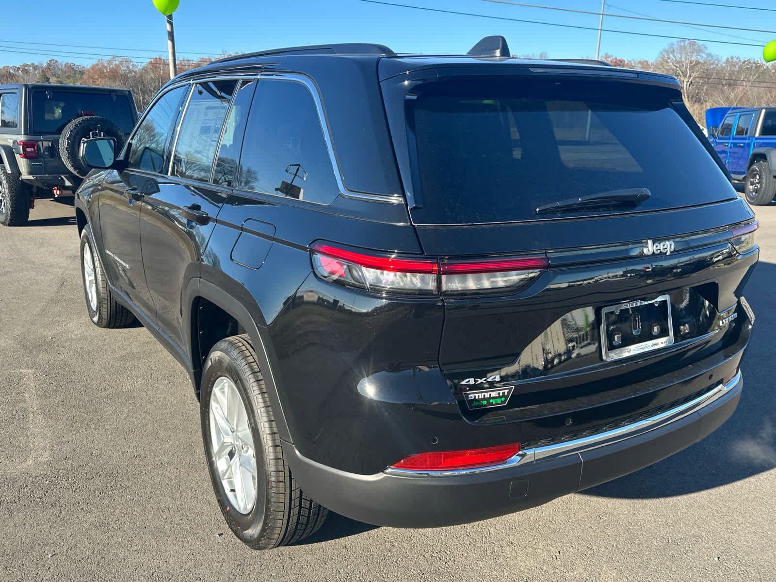 New 2025 Jeep Grand Cherokee Laredo X w/ Luxury Tech Group I AWD/4WD image 5