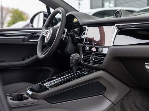 New 2026 Porsche Macan image 46