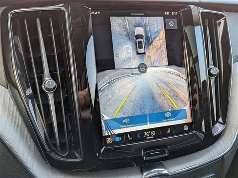 Used 2025 Volvo XC60 B5 Plus image 15