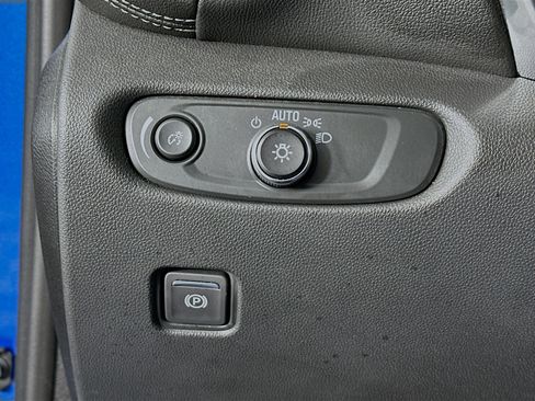 Used 2025 Chevrolet Blazer LT image 16