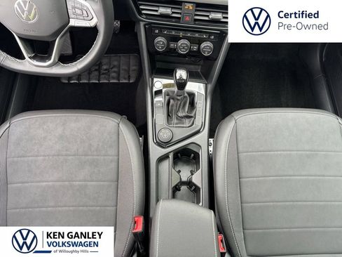 Used 2024 Volkswagen Taos SE w/ Panoramic Sunroof Package AWD/4WD image 18