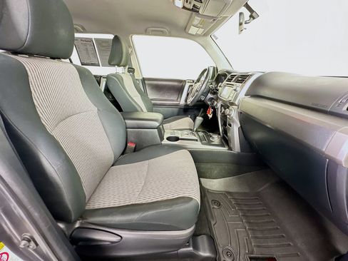 Used 2016 Toyota 4Runner SR5 AWD/4WD image 32