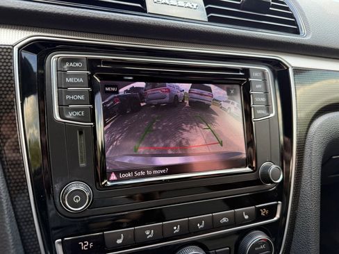 Used 2018 Volkswagen Passat GT image 34