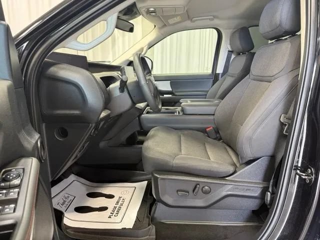 Used 2025 Ford Expedition Max Active AWD/4WD image 5