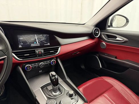 Used 2018 Alfa Romeo Giulia AWD image 19