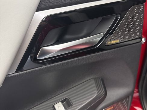 New 2025 Mitsubishi Outlander SE image 29