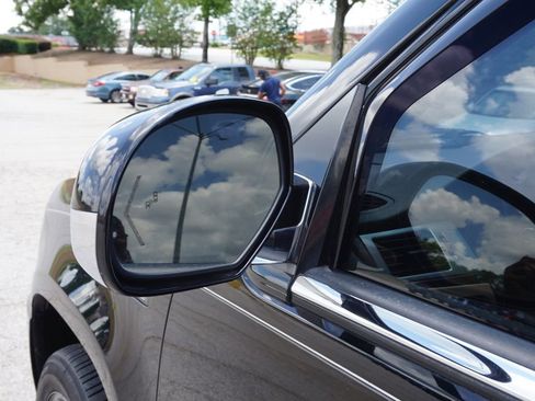 Used 2013 Cadillac Escalade Premium image 11