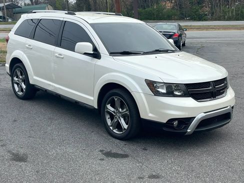 Used 2017 Dodge Journey Crossroad FWD image 3