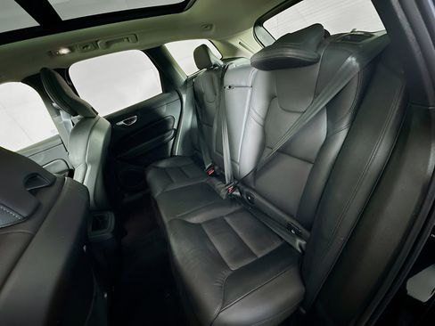 Used 2025 Volvo XC60 B5 Plus image 26