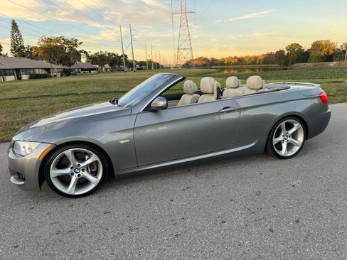 Used 2011 BMW 335i Convertible image 4