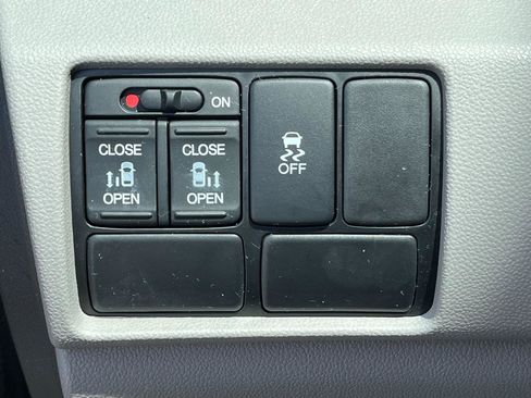 Used 2017 Honda Odyssey SE image 32