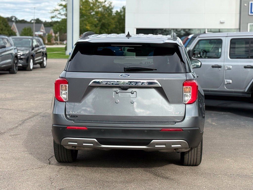 Used 2024 Ford Explorer XLT w/ Equipment Group 202A AWD/4WD image 35