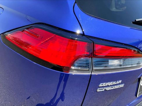 Used 2024 Toyota Corolla Cross XLE w/ Convenience Package FWD image 29