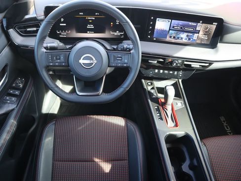 Used 2025 Nissan Kicks SR image 10
