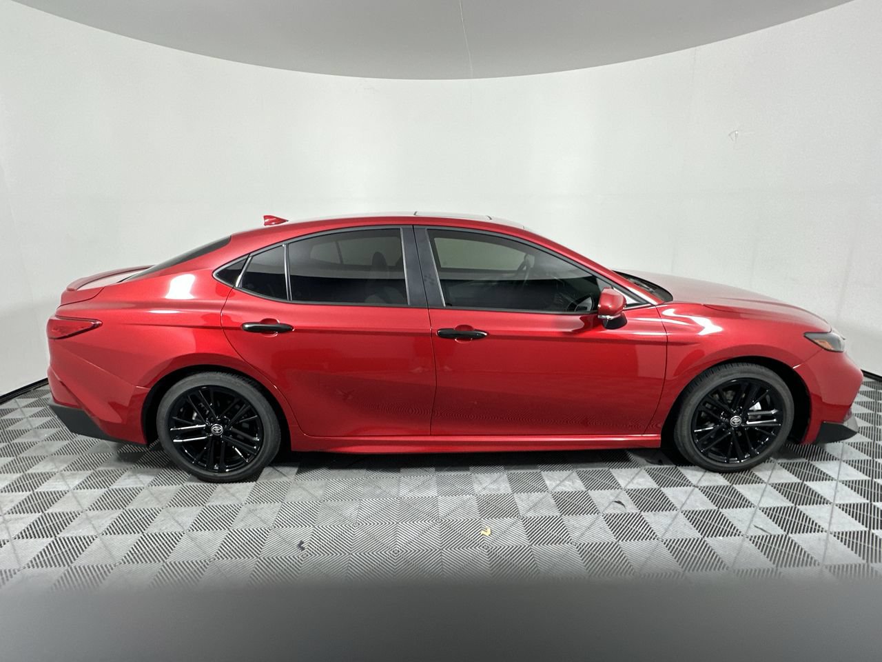 Used 2025 Toyota Camry SE w/ Multimedia Upgrade Package FWD image 19