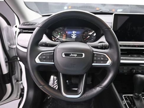 Used 2022 Jeep Compass Latitude w/ Sun and Sound Group AWD/4WD image 27
