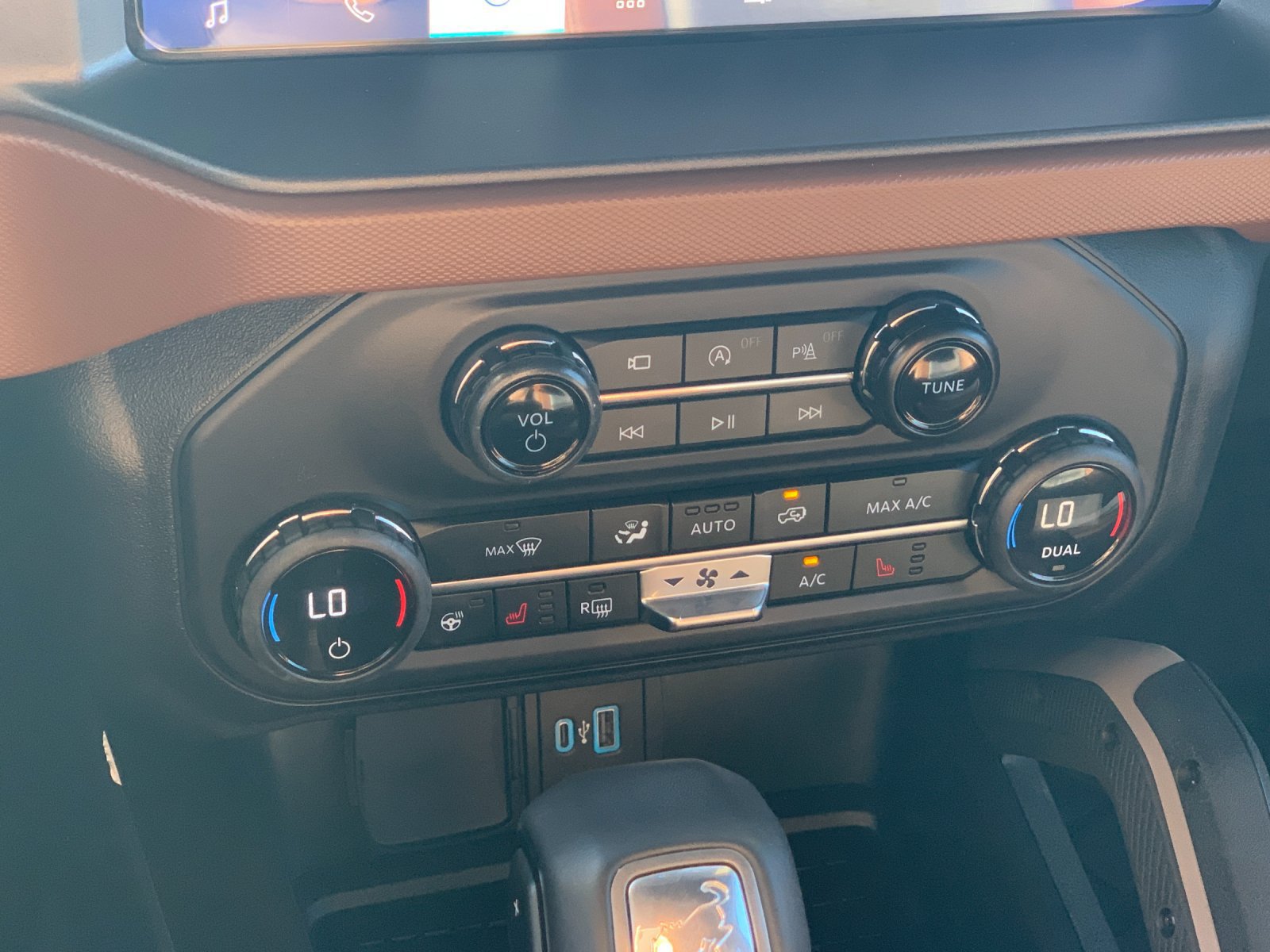 Used 2024 Ford Bronco Outer Banks AWD/4WD image 25