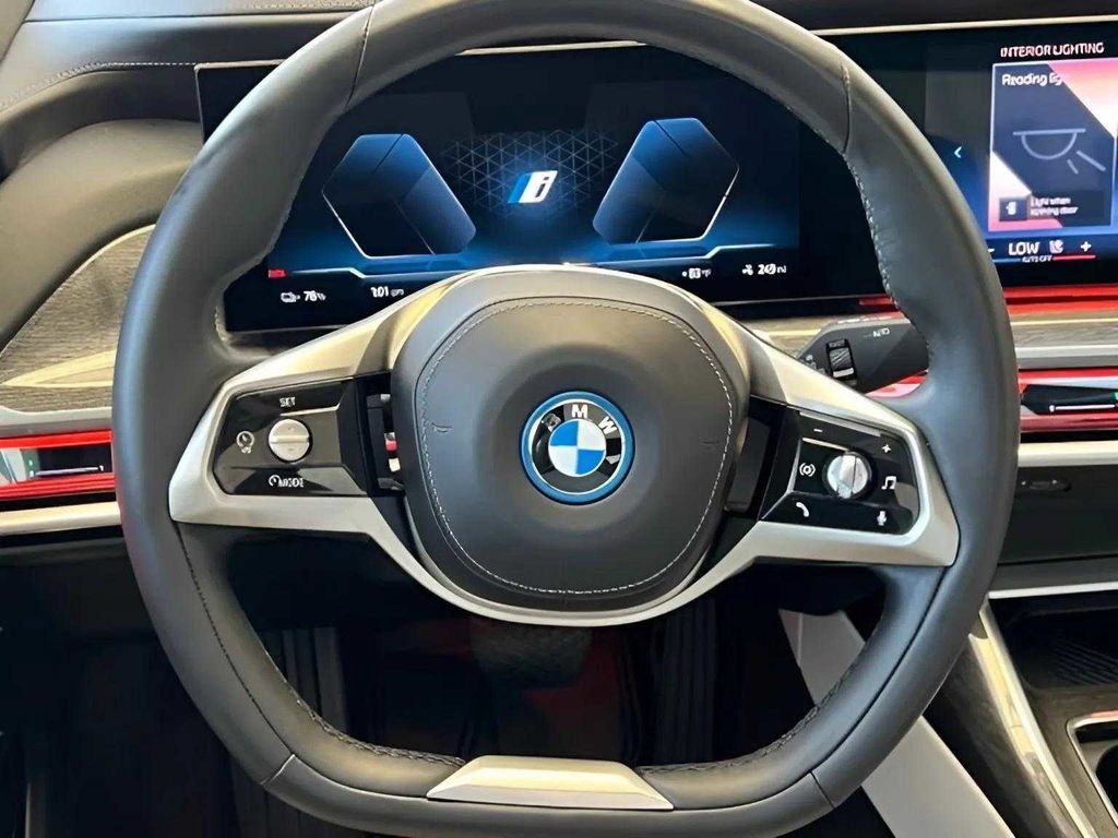 Used 2024 BMW i7 xDrive60 AWD/4WD image 25