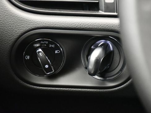 Certified 2025 Porsche Macan Turbo AWD/4WD image 24