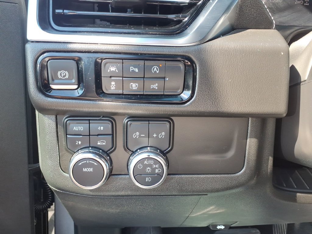 Used 2025 GMC Yukon Denali AWD/4WD image 12