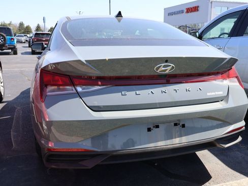 Used 2022 Hyundai Elantra SEL image 15