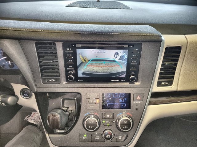 Used 2020 Toyota Sienna XLE w/ XLE Navigation Package FWD image 17